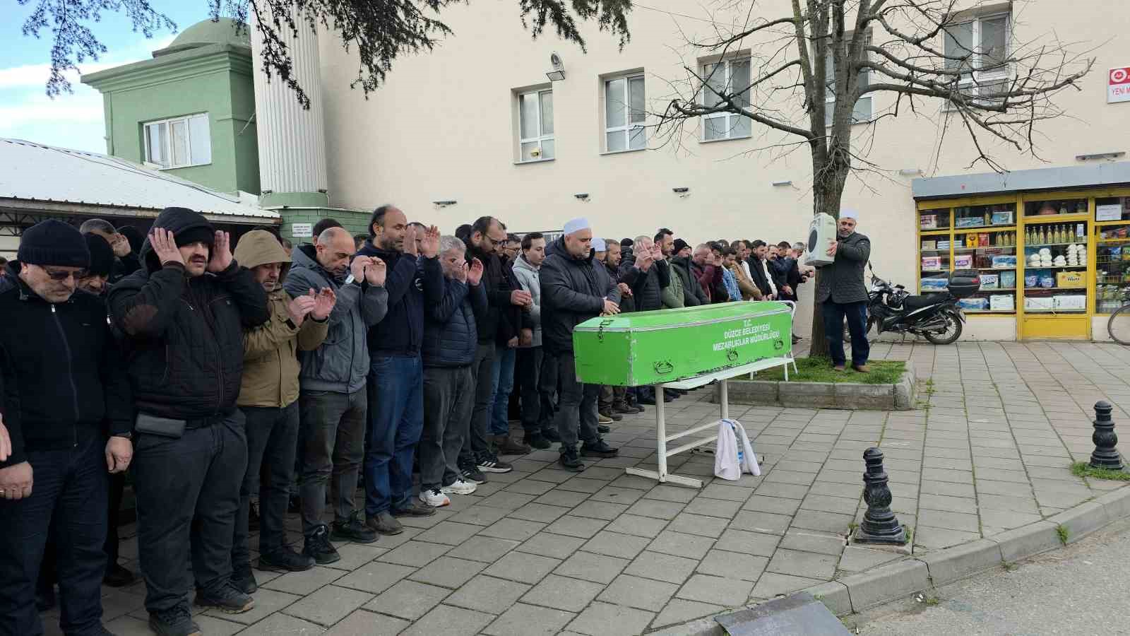 Halı sahada kalp krizi geçirerek vefat eden Murat Kasapoğlu son yolculuğuna uğurlandı
