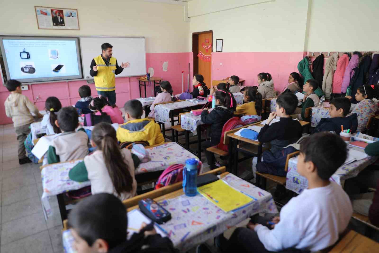 Haliliye Belediyesi’nden öğrencilere farkındalık eğitimi
