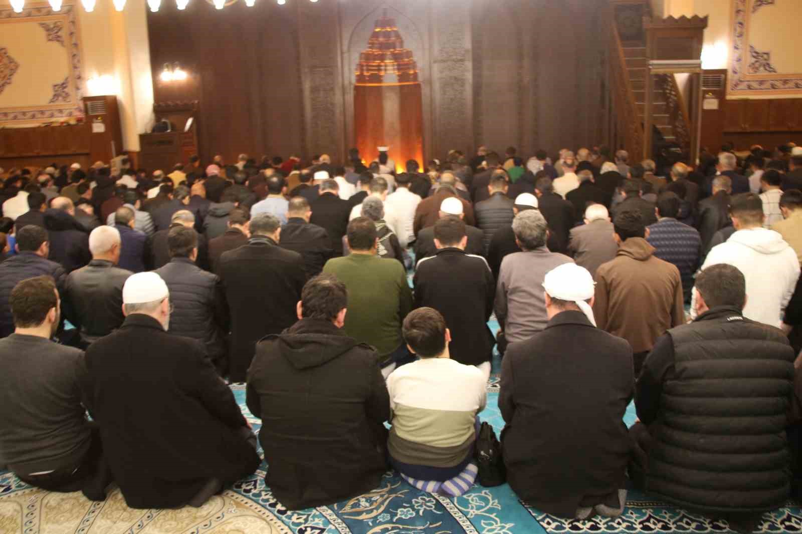 Haliliye’de enderun usulü teravih geleneği yaşatıldı
