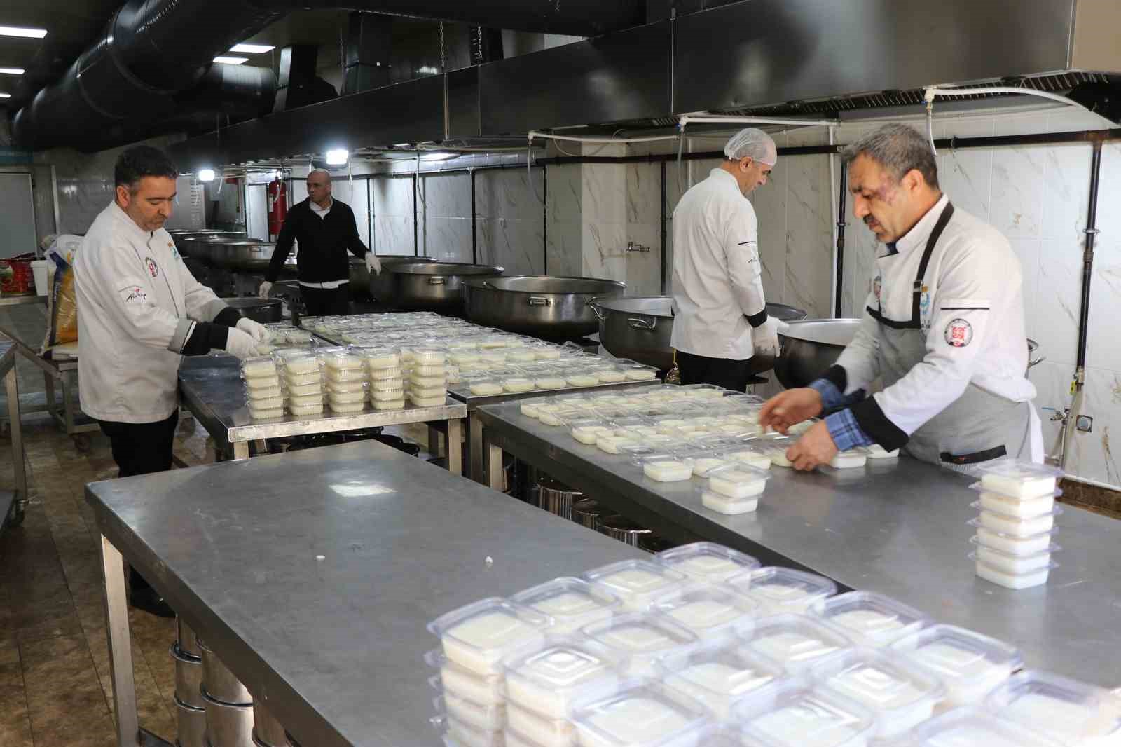 Haliliye’de evlere iftar ikramı devam ediyor
