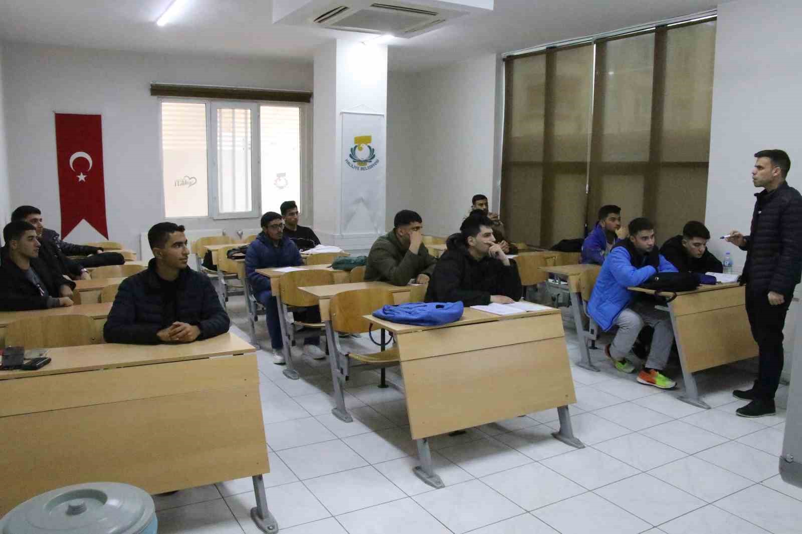 Haliliye’de gençler geleceğe eğitimle hazırlanıyor
