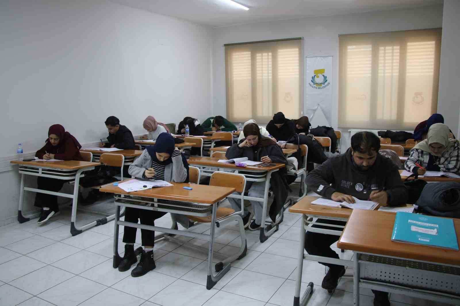 Haliliye’de gençlere destek
