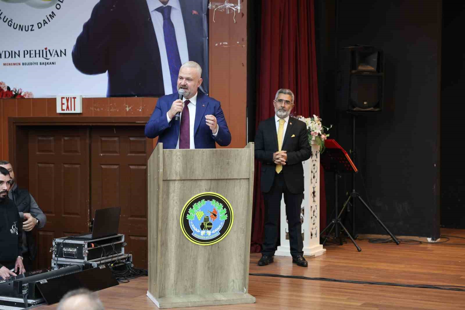 Halk aşıklarından Menemen’de kültür ziyafeti
