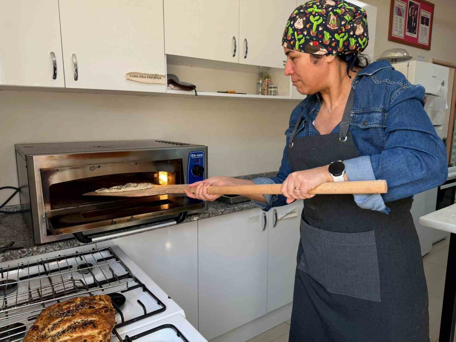 Halk Eğitim kursiyerleri pişirdi, ihtiyaç sahiplerinin sofraları bereketlendi
