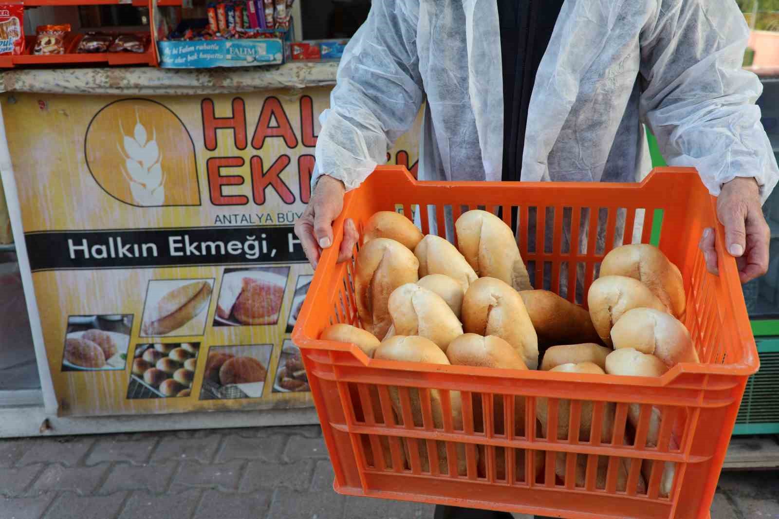 Halk ekmek 2025 yılında 5 milyon adet üretim yaptı
Halk ekmek 2025 yılında 5 milyon adet üretim yaptı