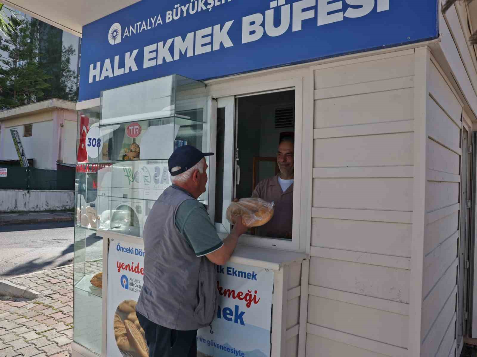 Halk ekmek 2025 yılında 5 milyon adet üretim yaptı
Halk ekmek 2025 yılında 5 milyon adet üretim yaptı