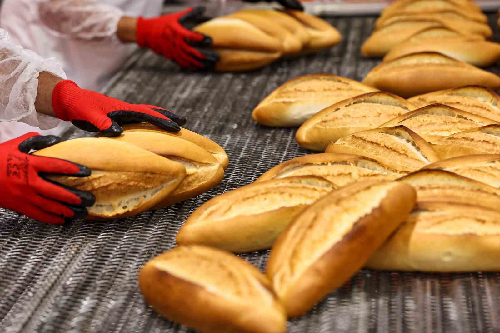 Halk ekmek 2025 yılında 5 milyon adet üretim yaptı
Halk ekmek 2025 yılında 5 milyon adet üretim yaptı