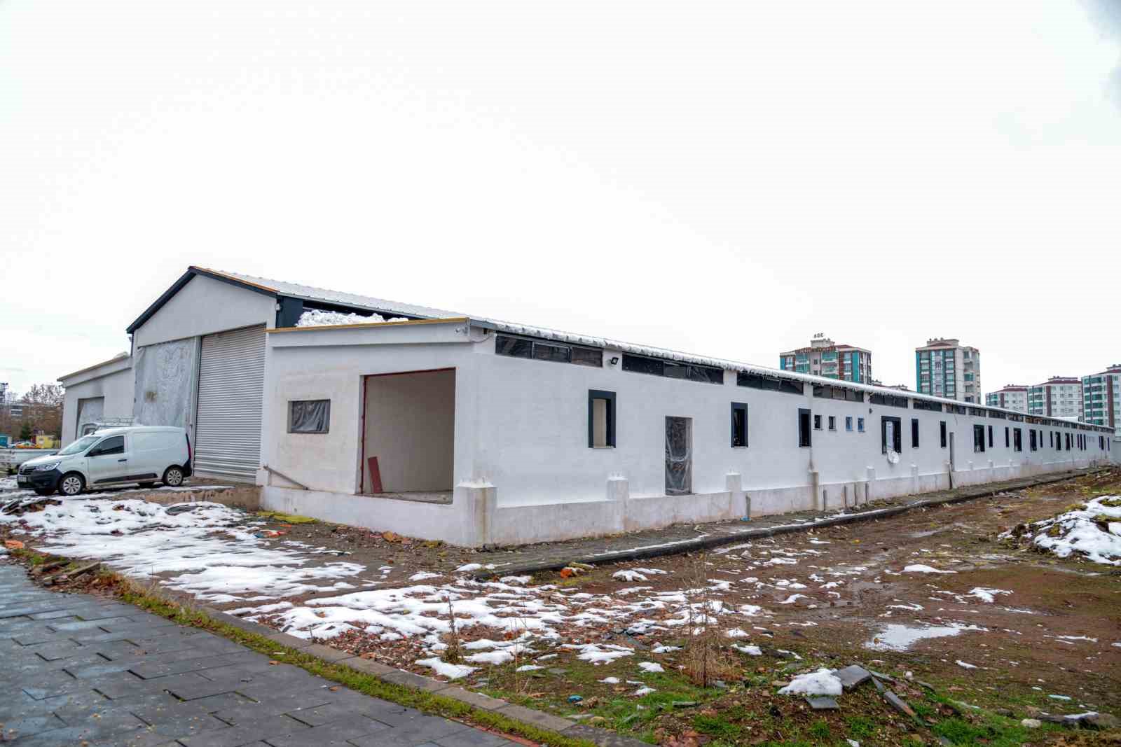 Halk ekmek fabrikasında fırınların montajı yapılıyor
