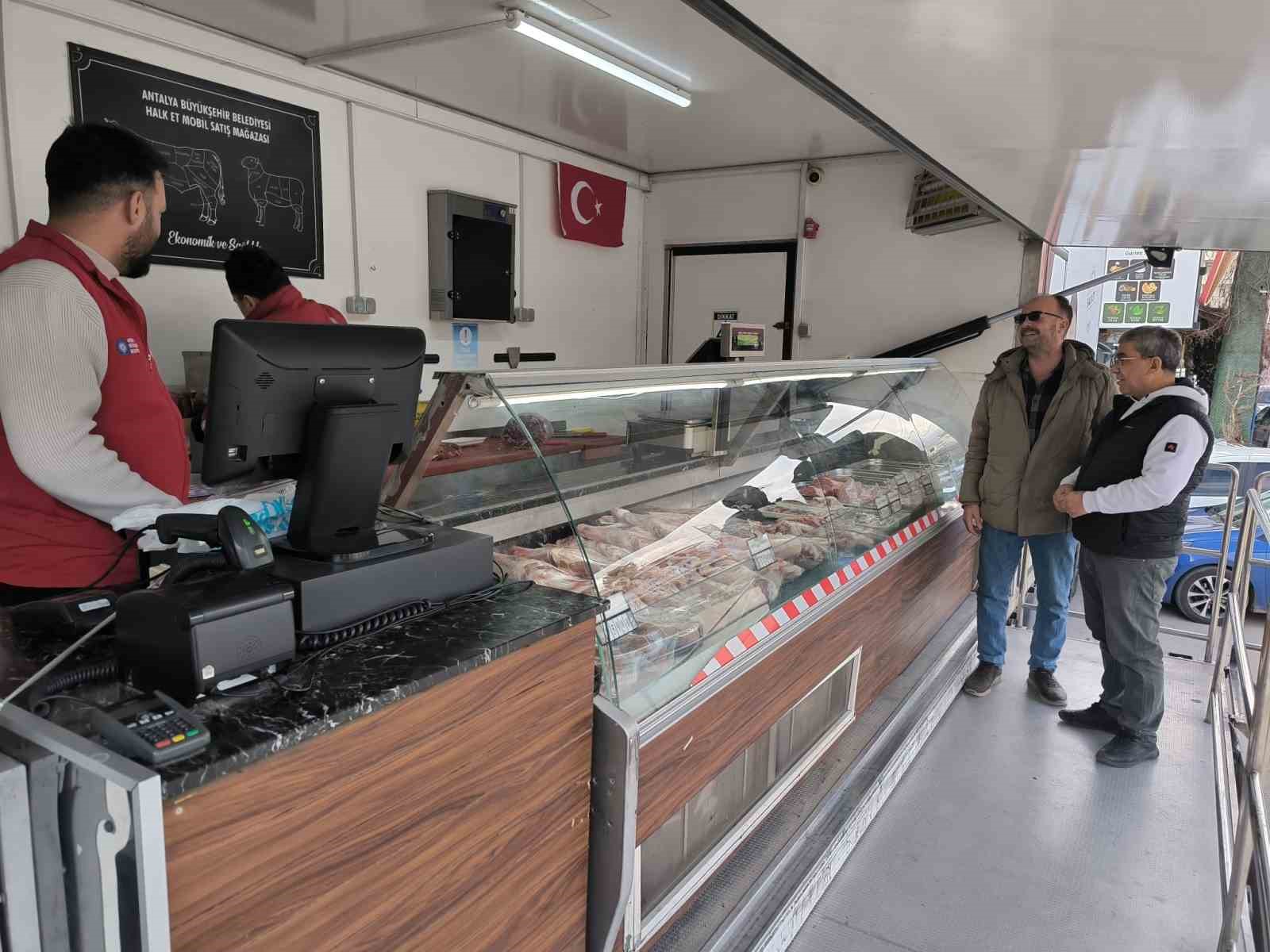 Halk Et Mobil Satış Tırı’na ilçelerde yoğun ilgi
