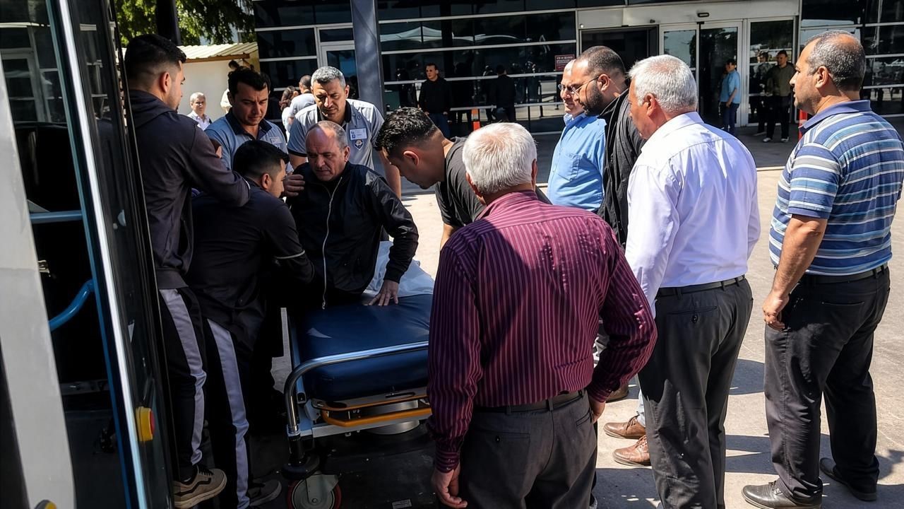 Halk otobüsü şoförü fenalaşan yolcu için direksiyonu hastaneye çevirdi
