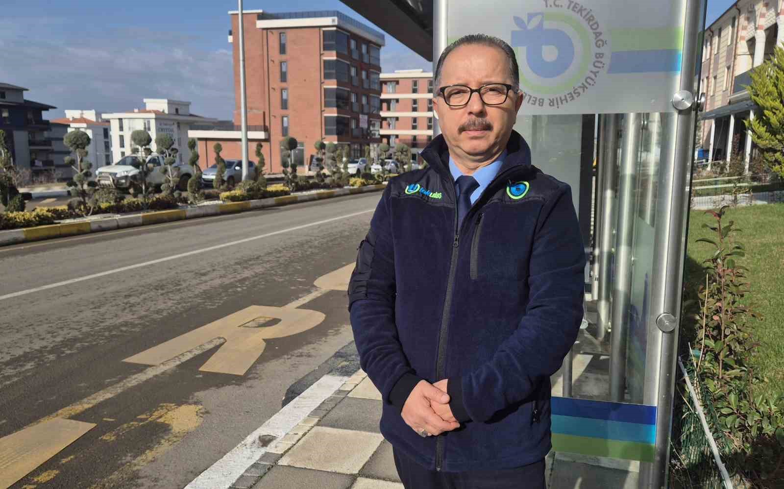 Halk otobüsü şoförü kalp krizi geçiren yolcuyu hastaneye yetiştirdi
Halk otobüsü şoförü kalp krizi geçiren yolcuyu hastaneye yetiştirdi