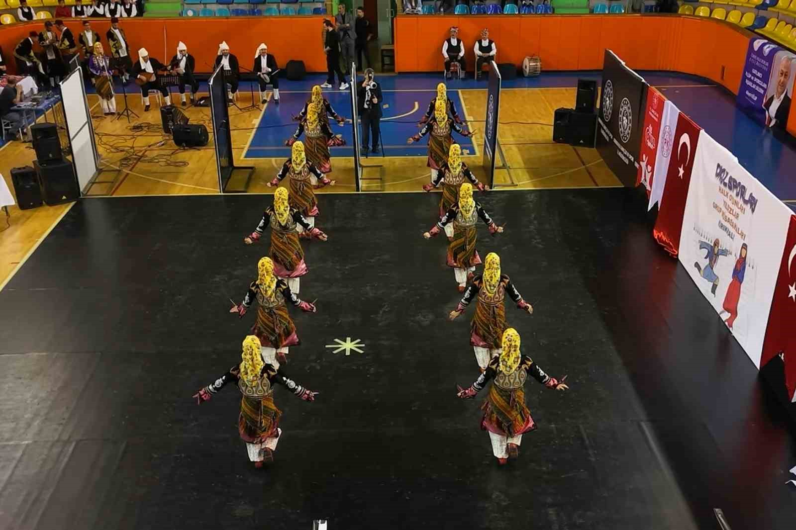 Halk oyunları yarışmasında hünerler sergilendi, kültürel değerler tanıtıldı
