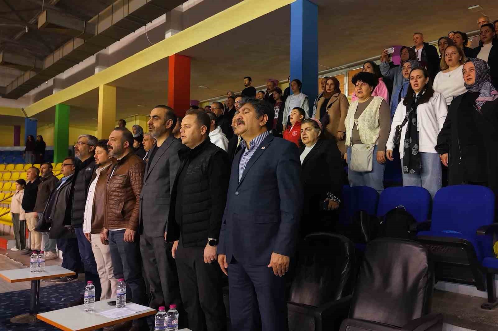 Halk oyunları yarışmasında hünerler sergilendi, kültürel değerler tanıtıldı
