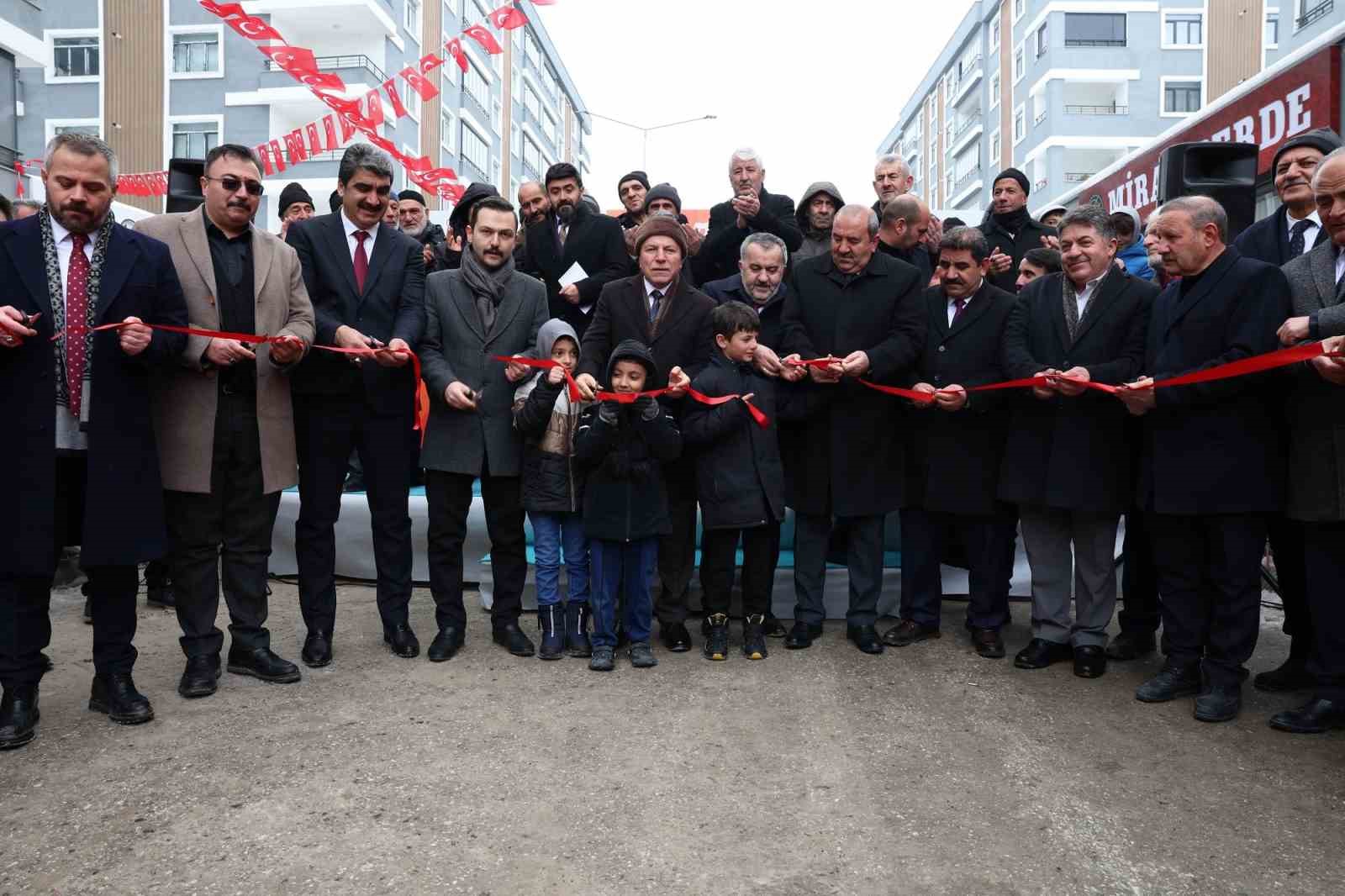 Halk Pazarı’nın 12’nci şubesi Aşkale’de açıldı
Halk Pazarı’nın 12’nci şubesi Aşkale’de açıldı