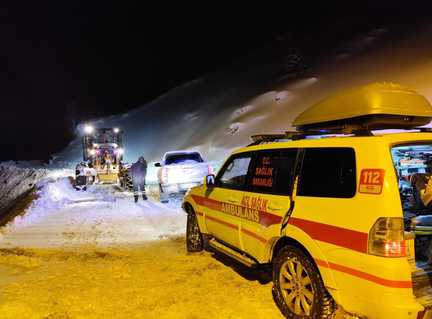 Hamile kadın 5.5 saatlik çalışmayla hastaneye ulaştırıldı
