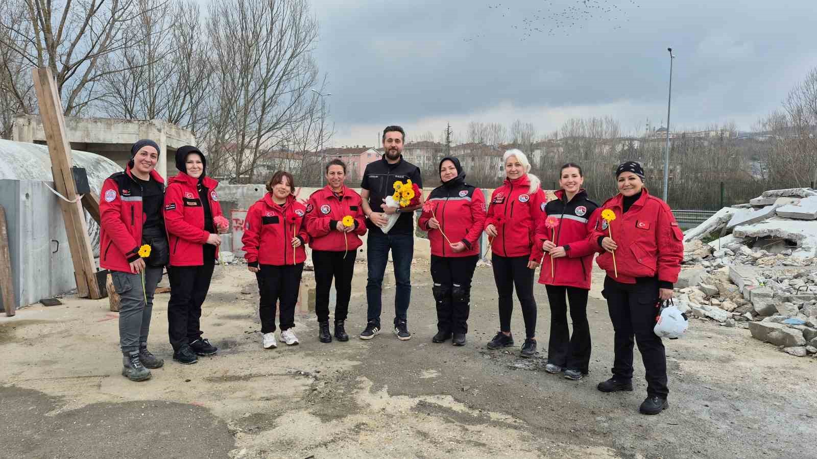 Hamileyken enkazda hayat kurtardı
