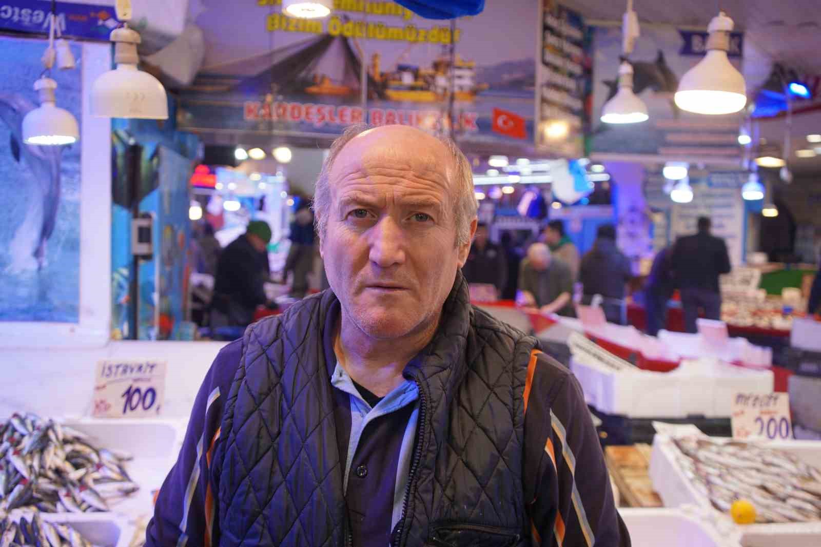 Hamsi tezgahlardaki tahtına yeniden oturdu
