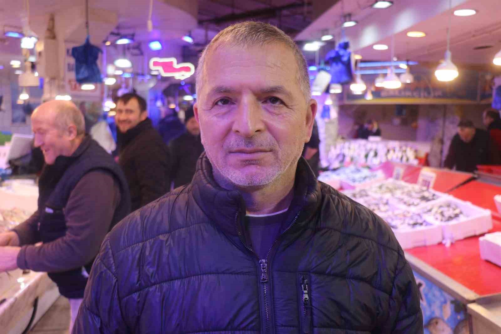 Hamsi tezgahlardaki tahtına yeniden oturdu
