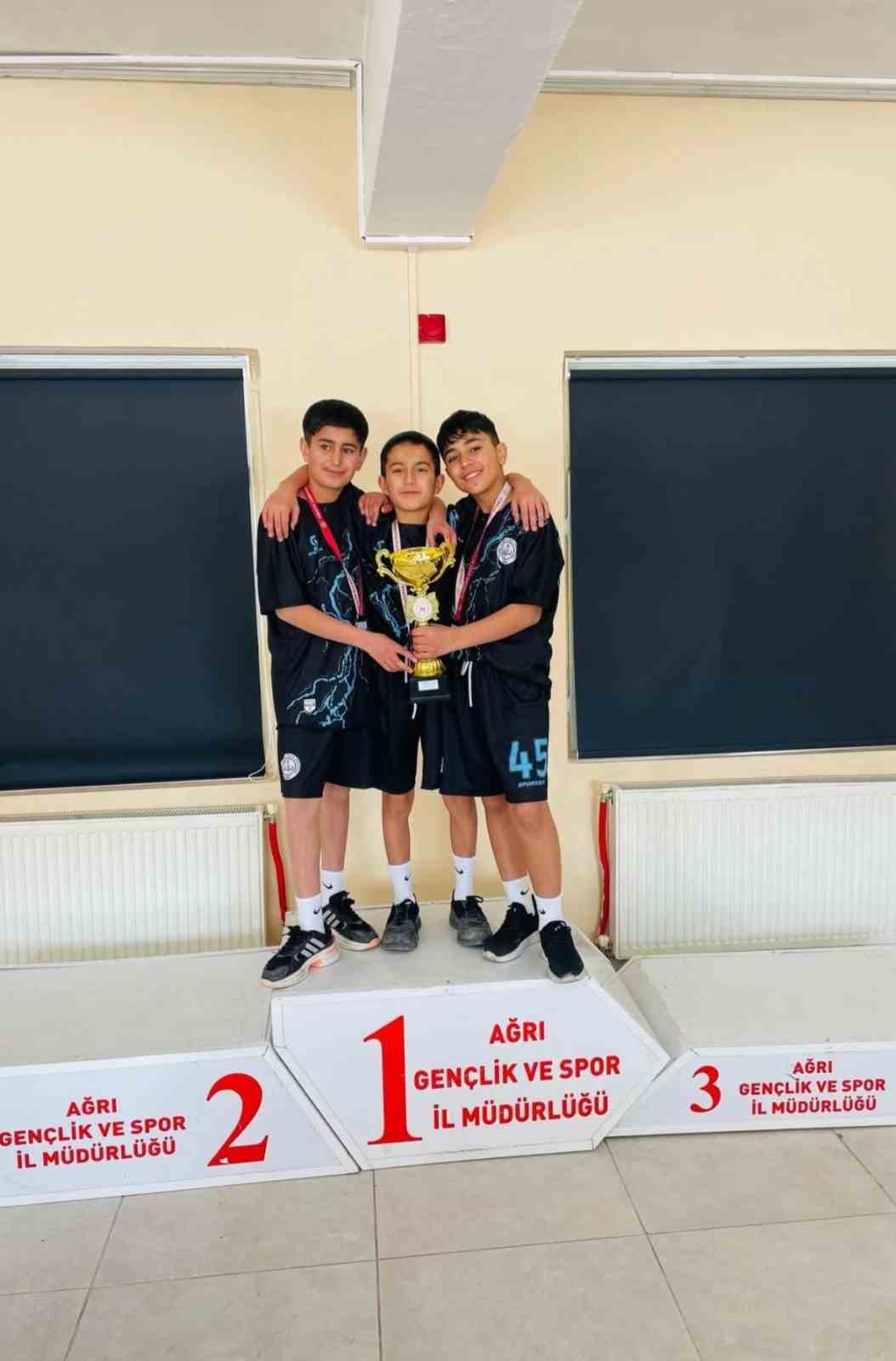 Hamur’da masa tenisi küçükler ilçe müsabakaları tamamlandı
