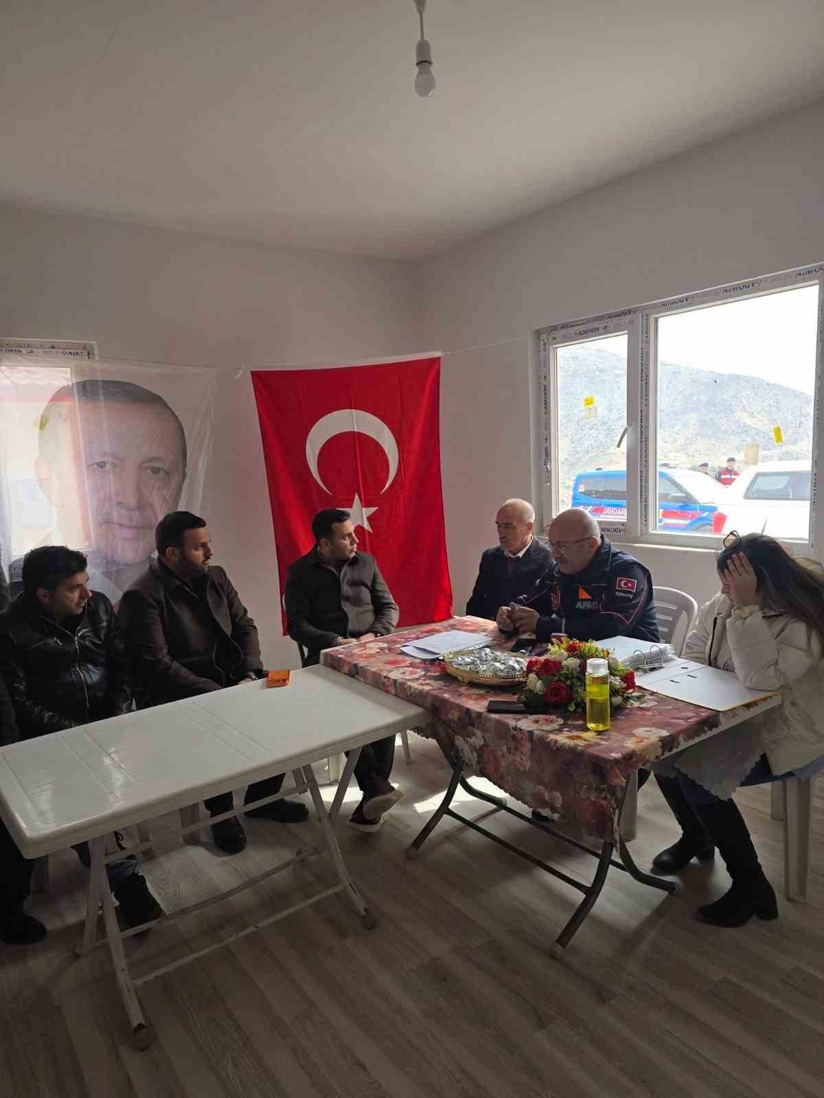 Hamzalar Köyü’nde deprem evleri teslim edildi
