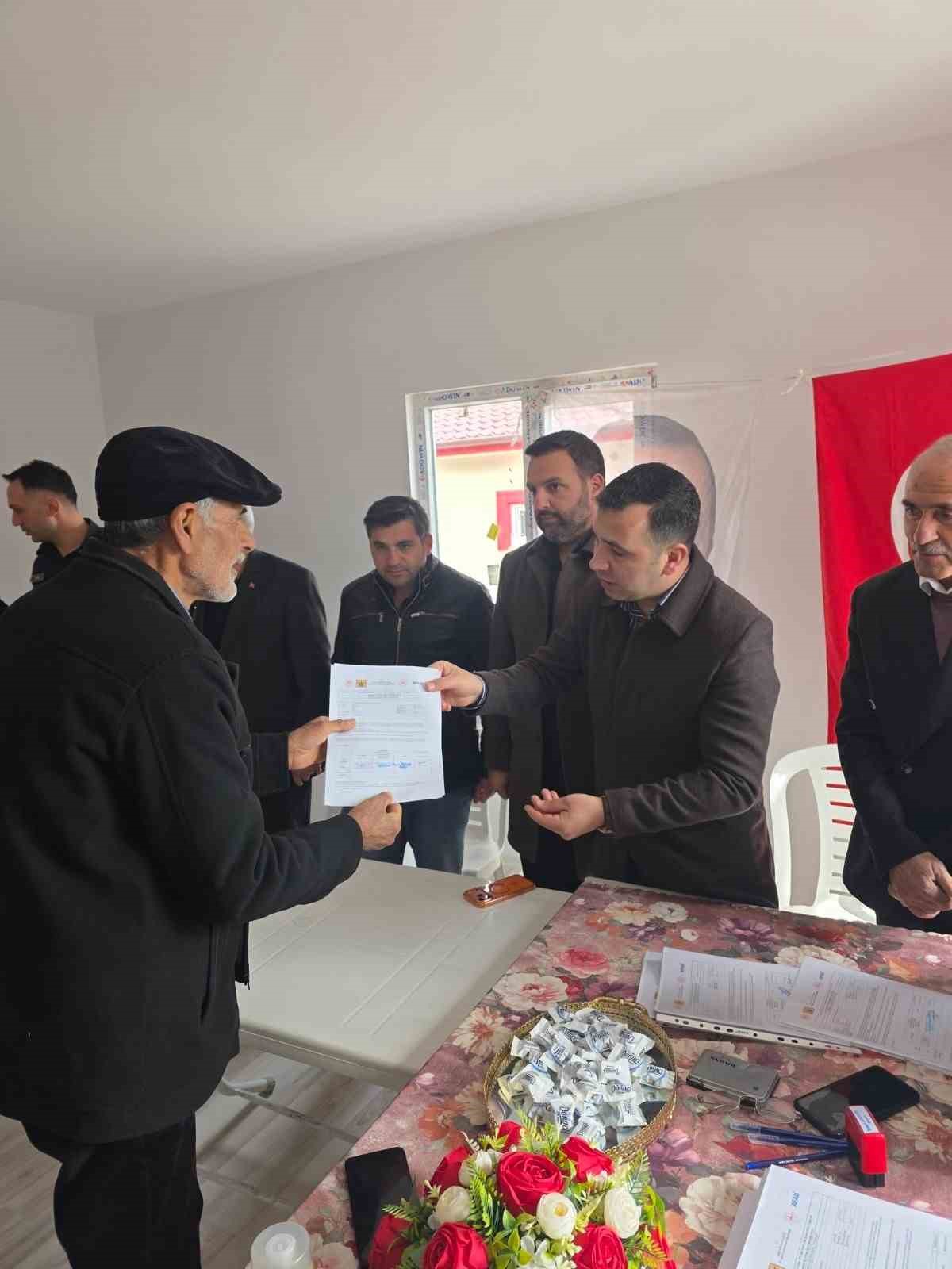 Hamzalar Köyü’nde deprem evleri teslim edildi
