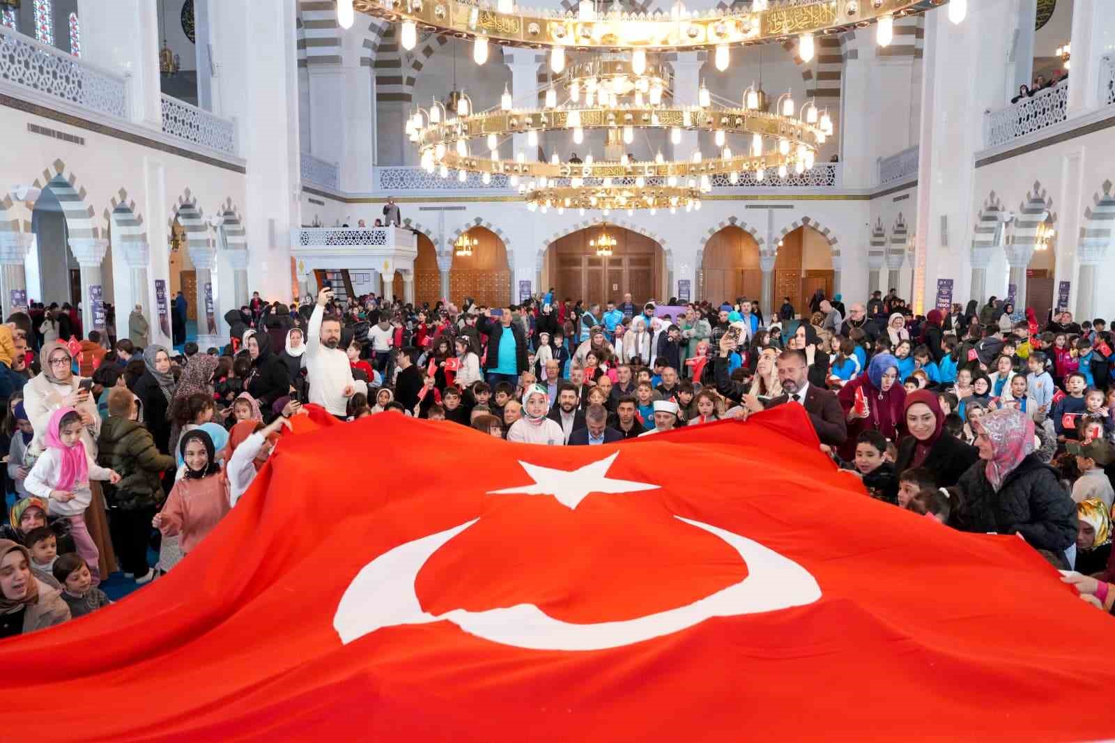 Hanife Hatun Camii çocuklarla şenlendi
