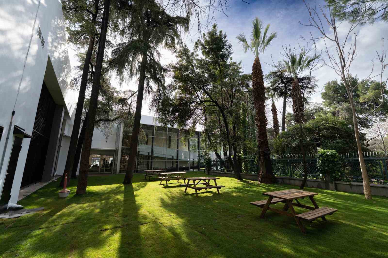 Hasan Ali Yücel Kütüphanesi hizmete girdi
