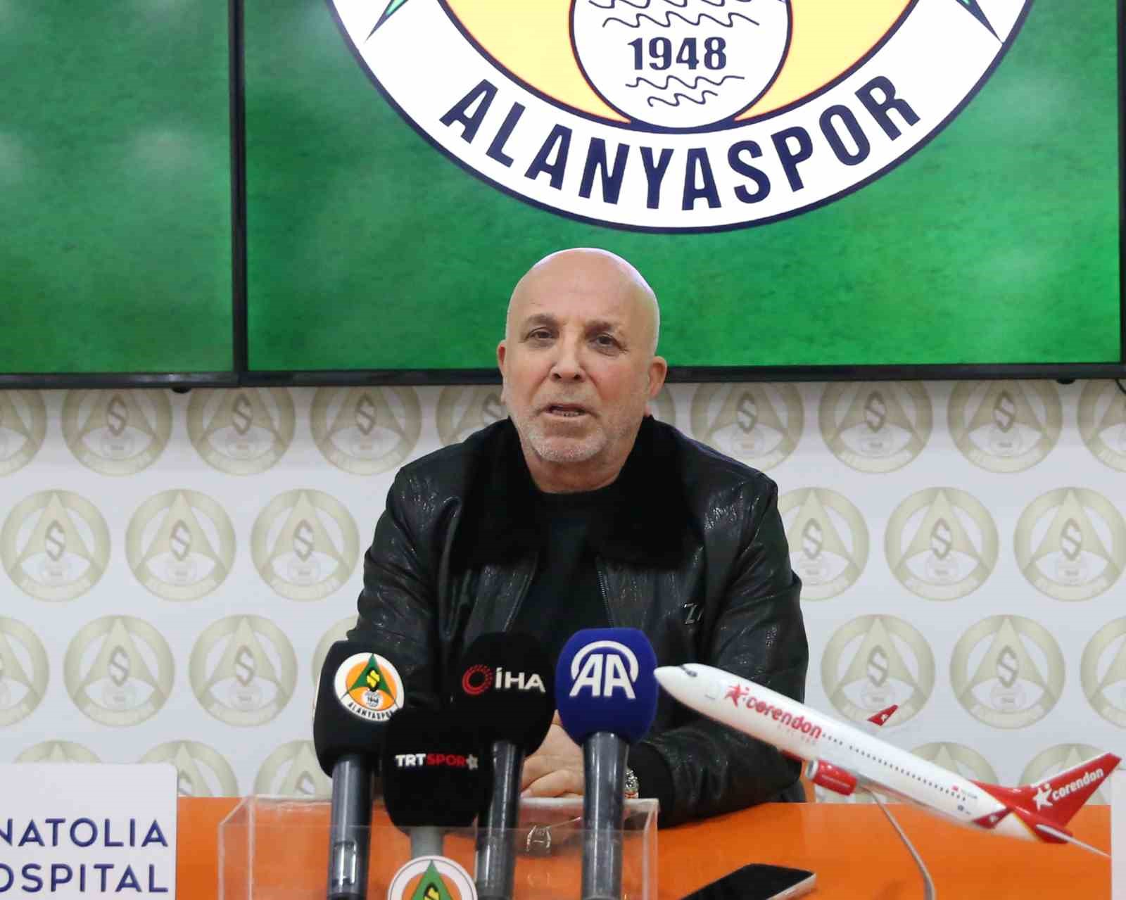 Hasan Çavuşoğlu: "Şimdiye kadar hocamızın oyuncu talebi olmadı"
