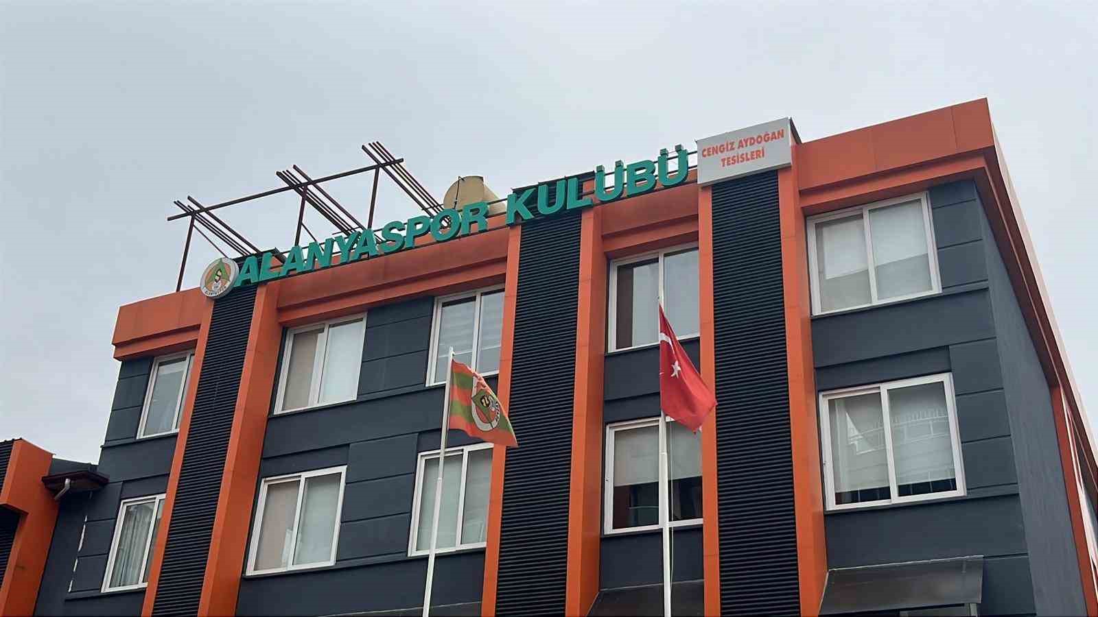 Hasan Çavuşoğlu: "Şimdiye kadar hocamızın oyuncu talebi olmadı"
