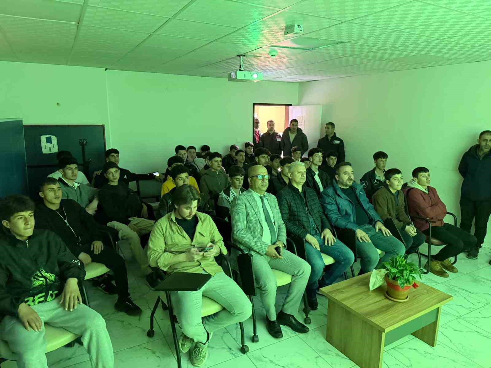 Hasköy Gençlik Merkezi’nde milli maç heyecanı
