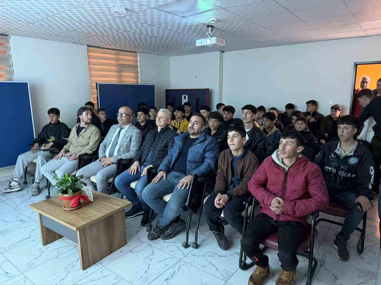 Hasköy Gençlik Merkezi’nde milli maç heyecanı
