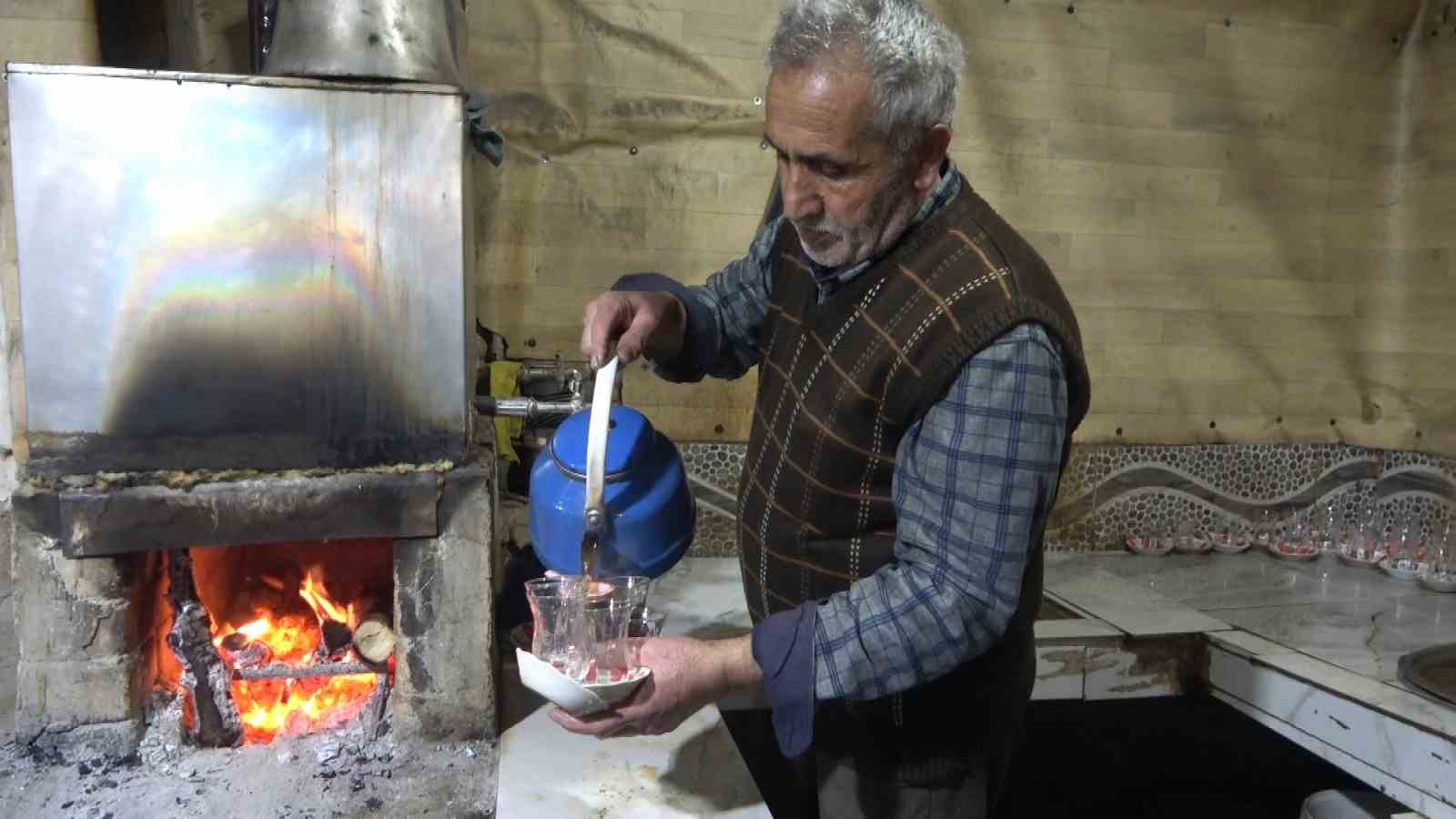 Hasköy’de 40 yıllık çay evi: Kağıt oyunu yok, satranç var
Hasköy’de 40 yıllık çay evi: Kağıt oyunu yok, satranç var