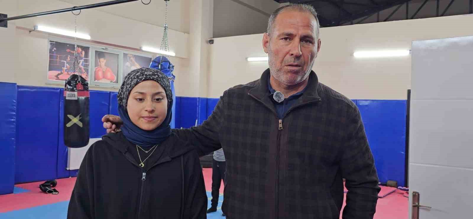 Hasköy’de boks yapan tek kızın en büyük destekçisi babası oldu
