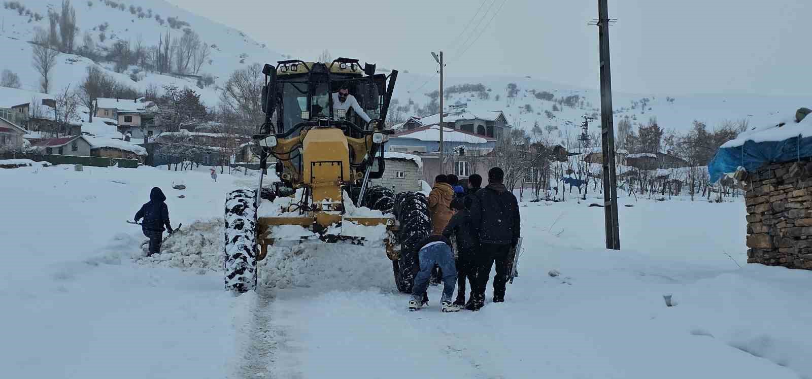 Hasköy’de çocuklar karın keyfini kayarak çıkardı
