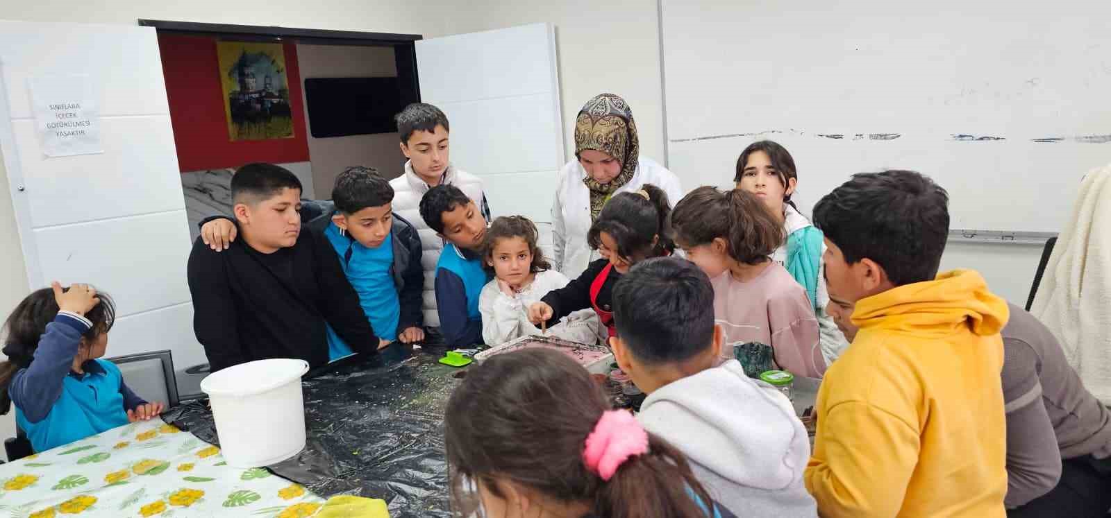 Hasköy’de ebru sanatına yoğun ilgi
