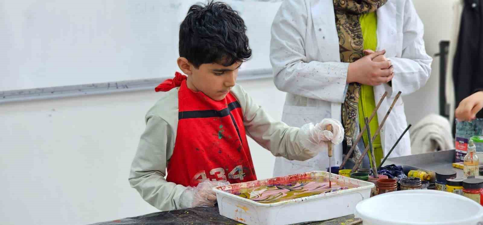 Hasköy’de ebru sanatına yoğun ilgi
