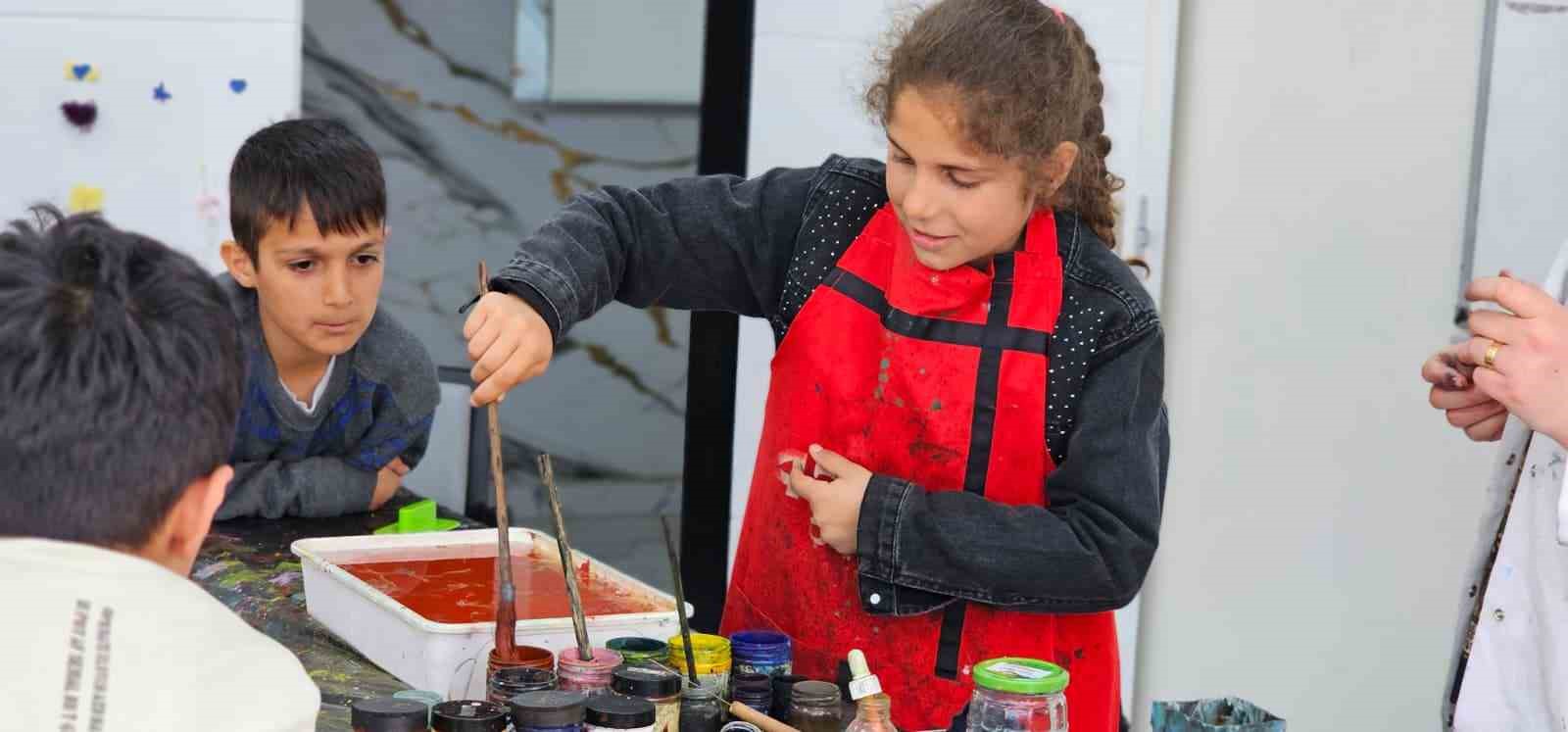 Hasköy’de ebru sanatına yoğun ilgi

