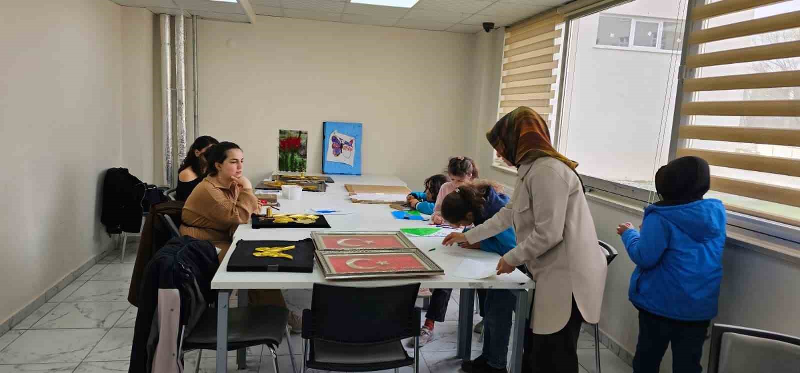 Hasköy’de gençler filografi sanatıyla hem hobi ediniyor hem meslek öğreniyor
