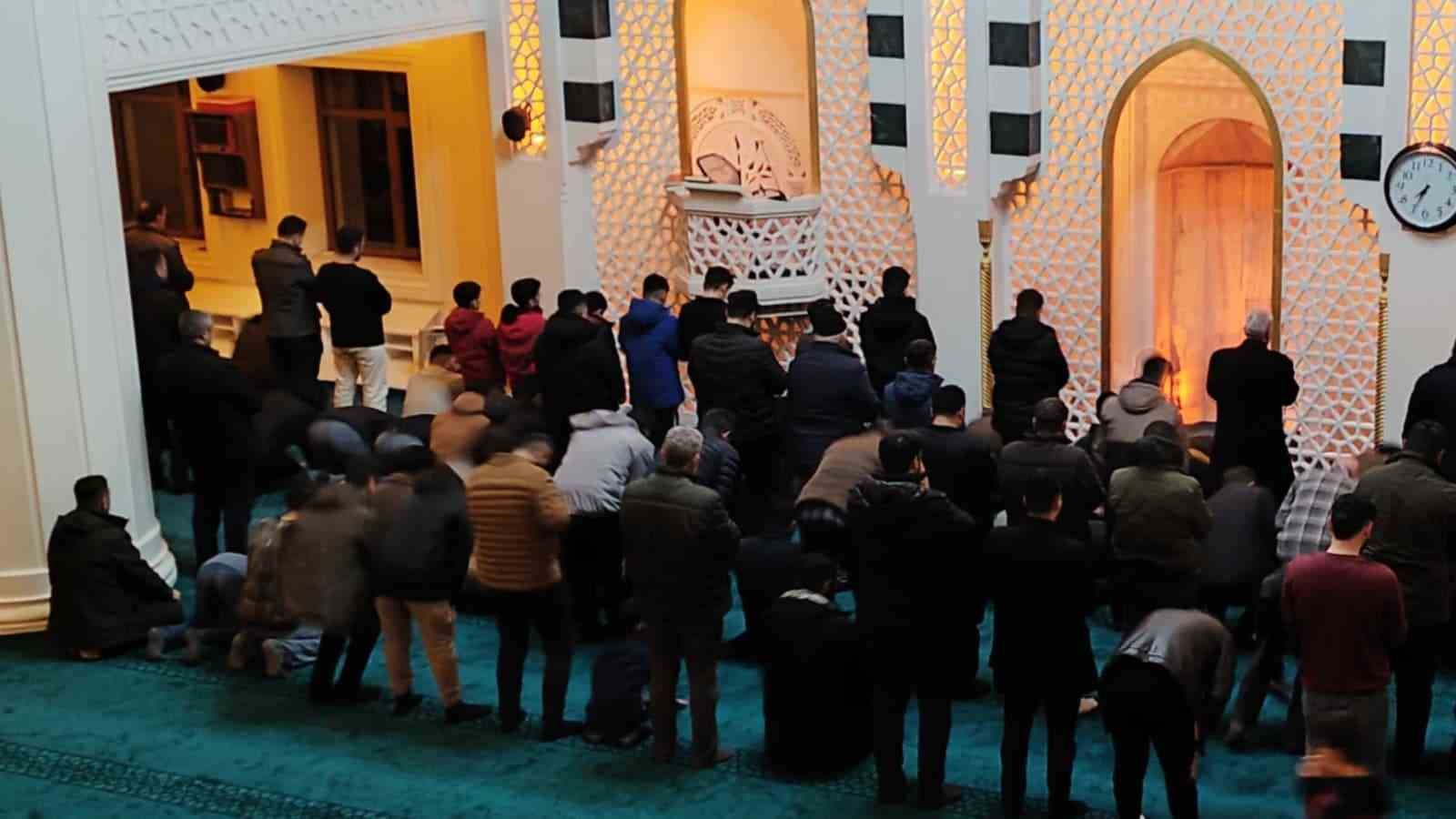 Hasköy’de ilk teravih namazı eda edildi
