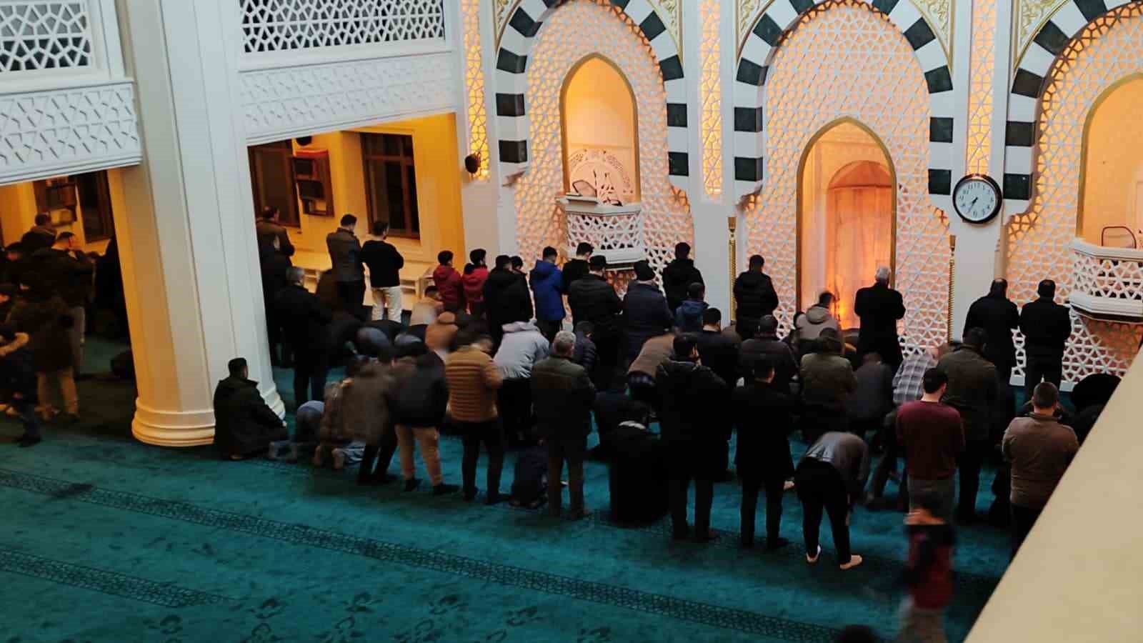 Hasköy’de ilk teravih namazı eda edildi
