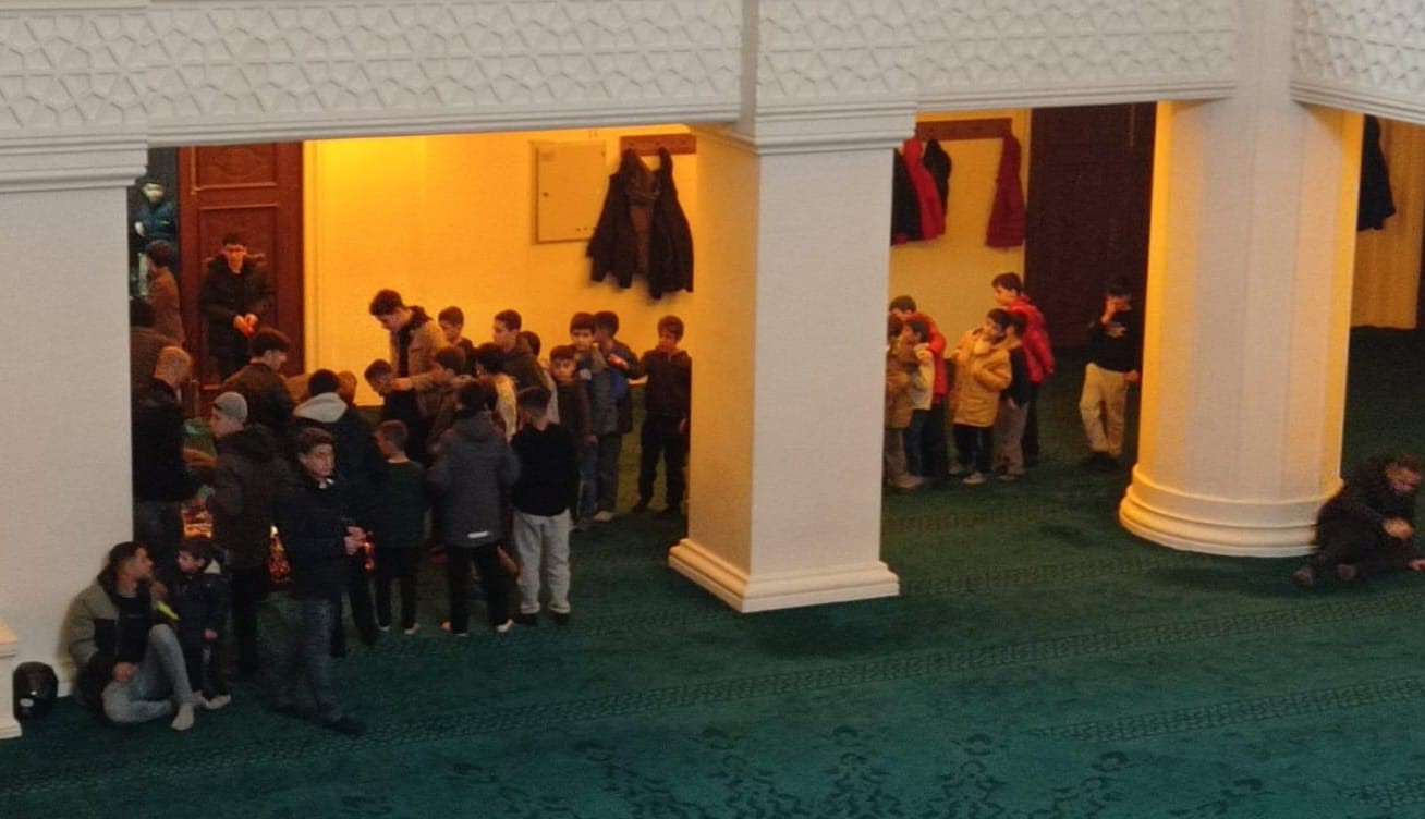 Hasköy’de Kadir Gecesi dualarla idrak edildi
