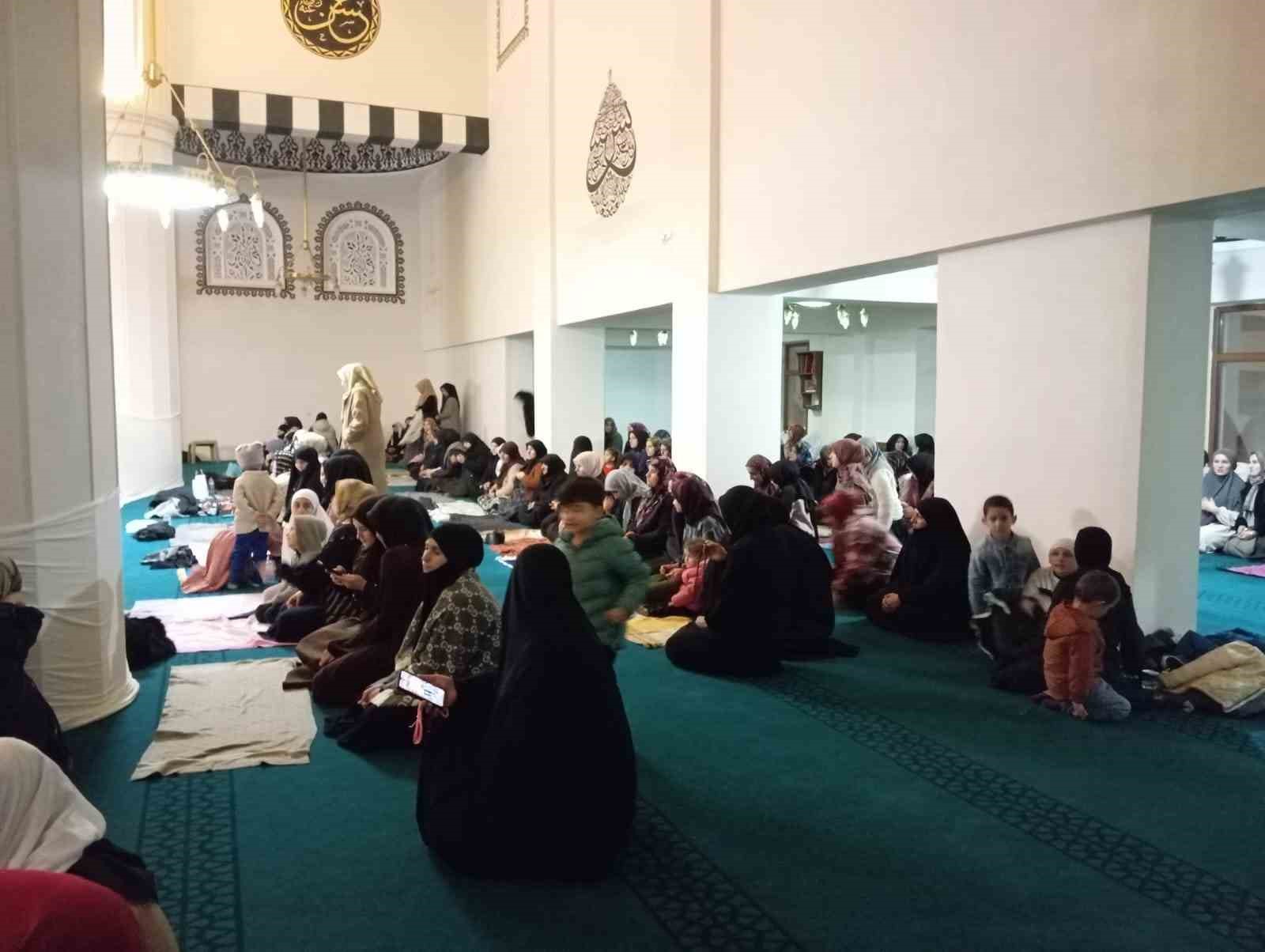 Hasköy’de Kadir Gecesi dualarla idrak edildi
