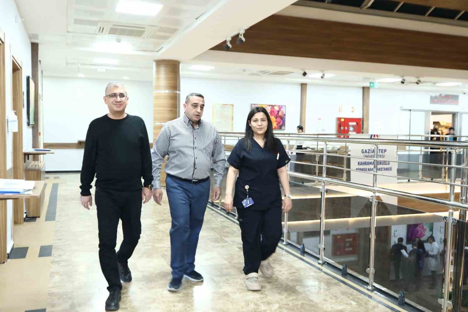 Hasta, doktoruna böbreğini verdi
