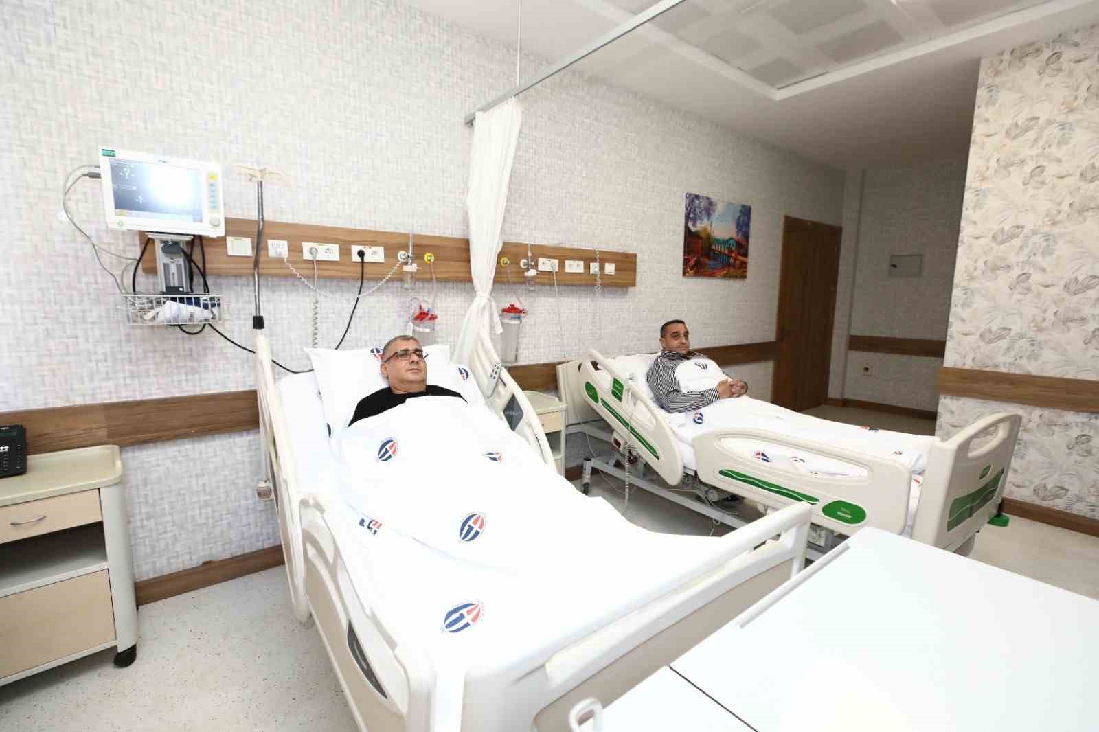 Hasta, doktoruna böbreğini verdi
