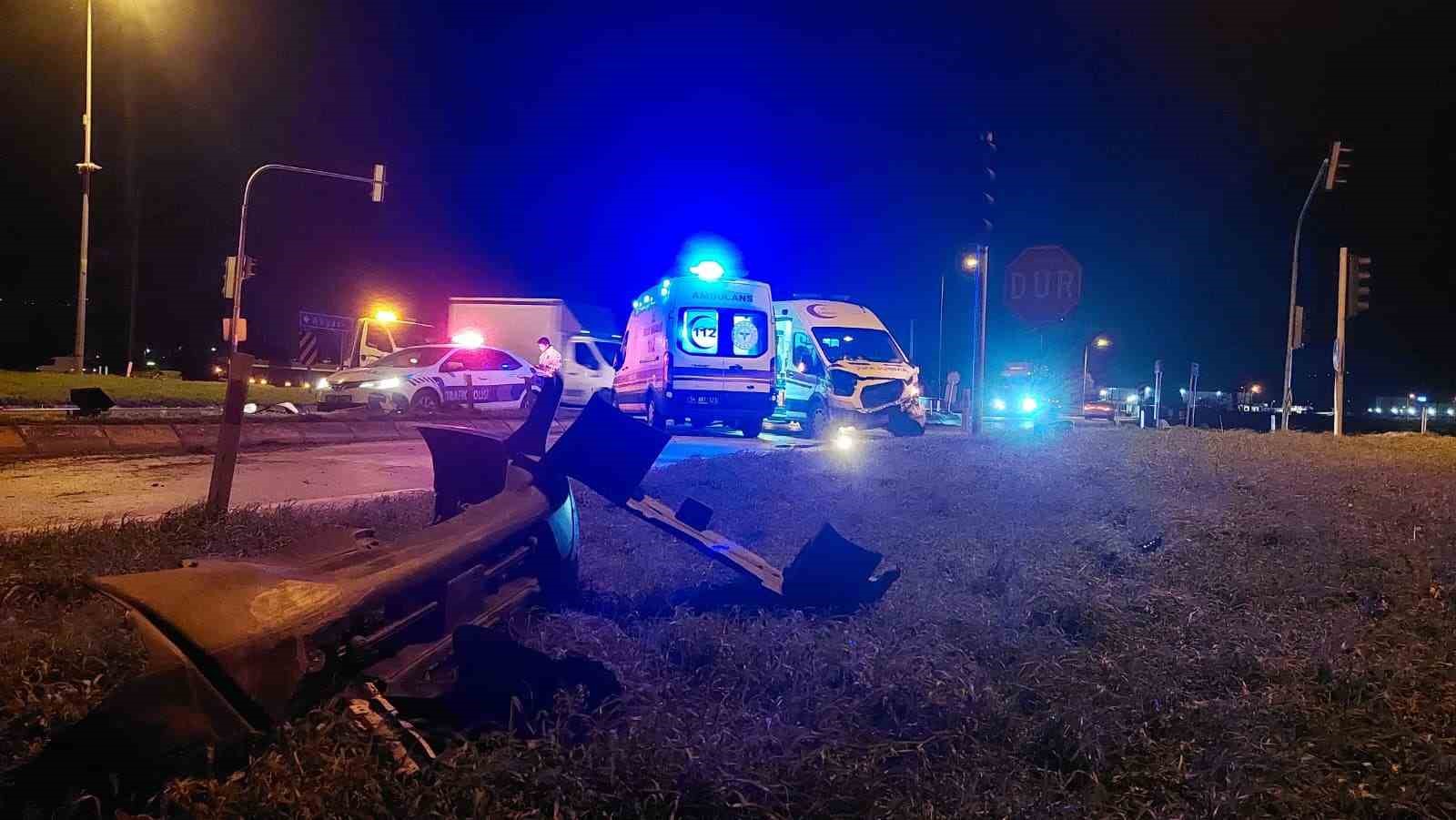 Hasta taşıyan ambulans ile otomobil çarpıştı: 1 yaralı
