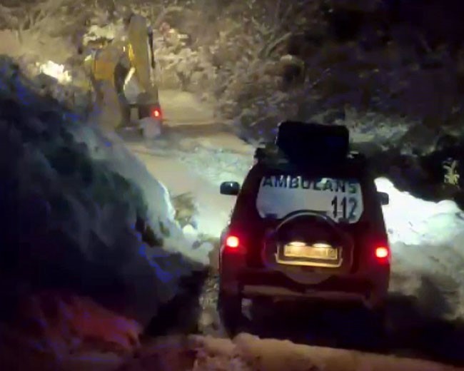 Hastalara ulaşmak için ekiplerin zorlu mücadelesi
