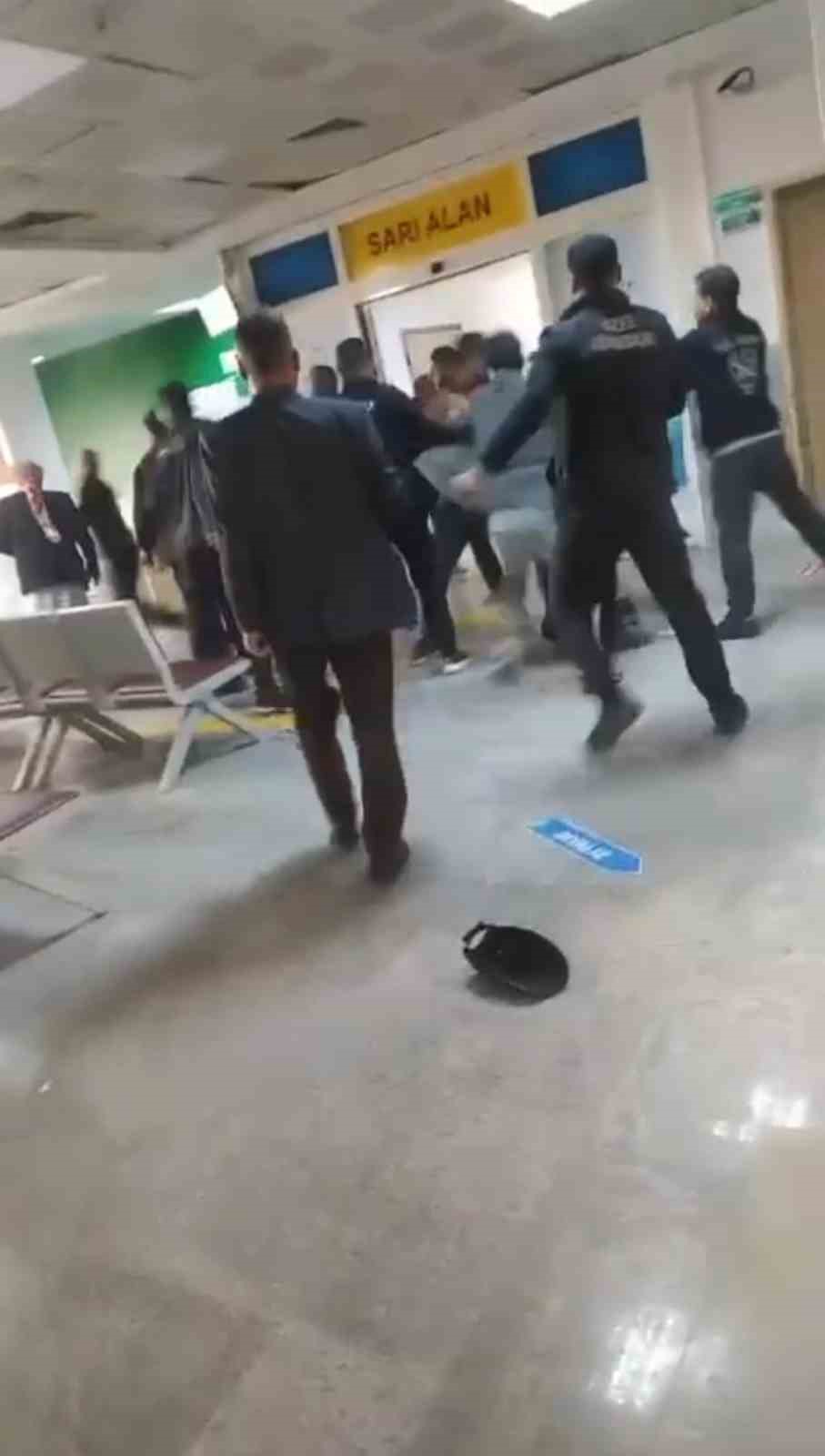 Hastane acilinde kavga kamerada
