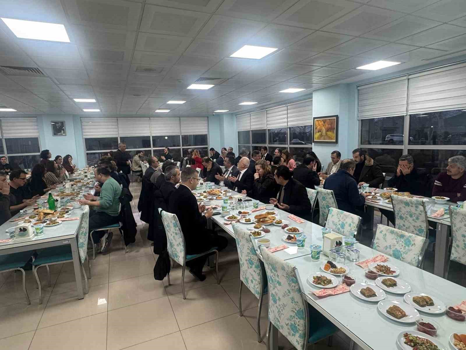 Hastane çalışanları iftar sofrasında bir araya geldi
