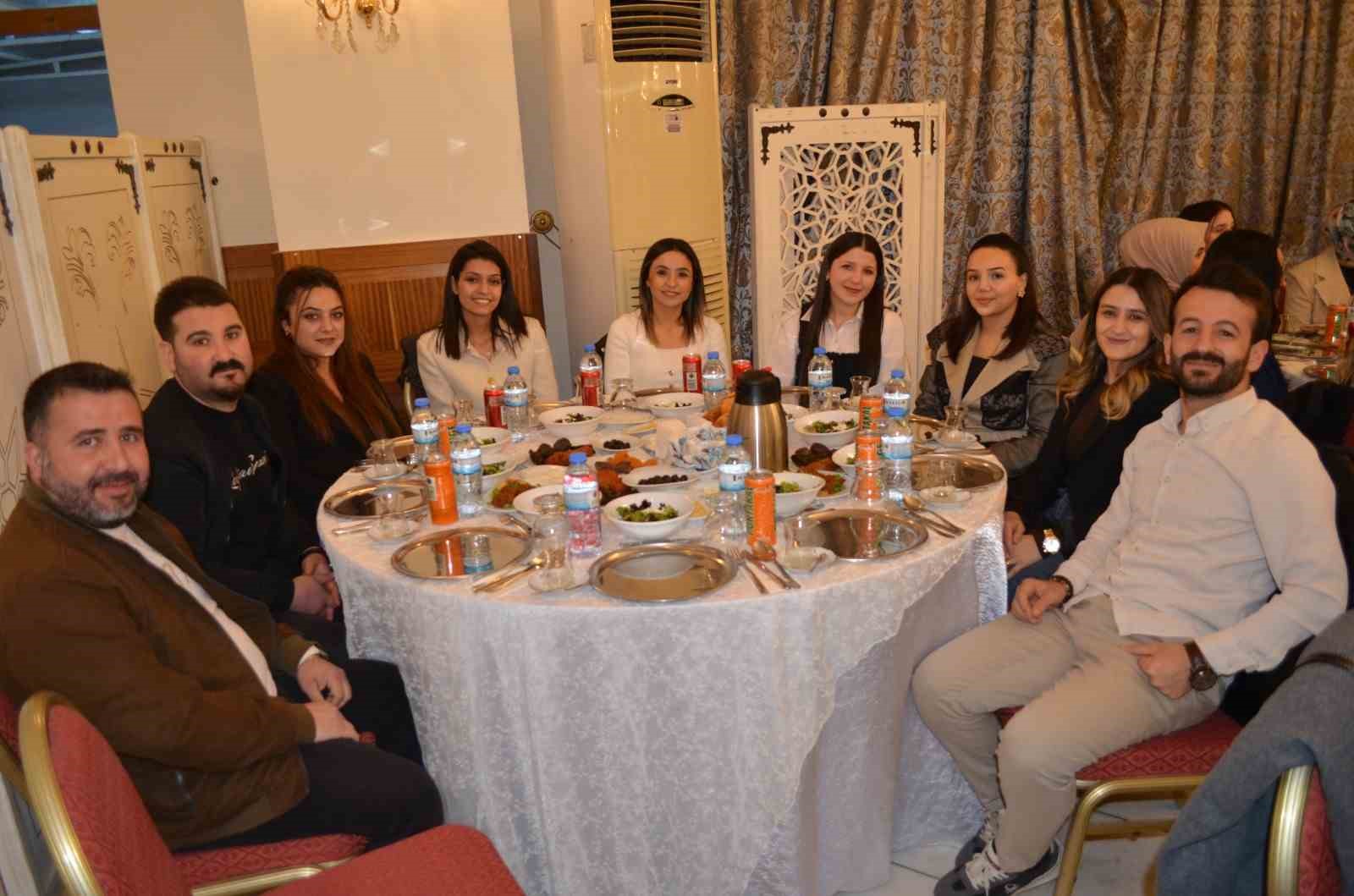 Hastane çalışanları iftar sofrasında buluştu
