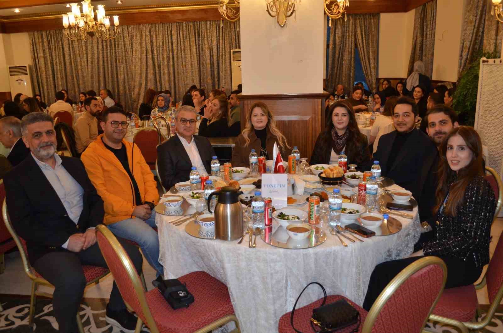 Hastane çalışanları iftar sofrasında buluştu
